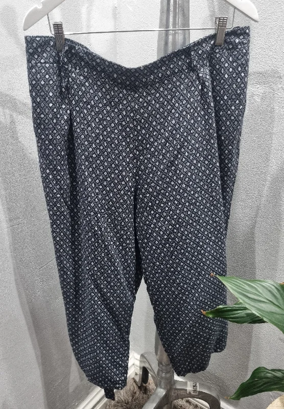 Viscose 3/4 Pants (Large)